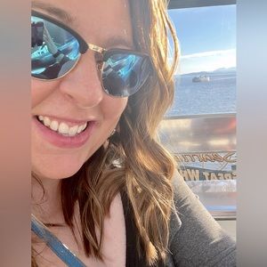 ✨Happy Poshing ✨